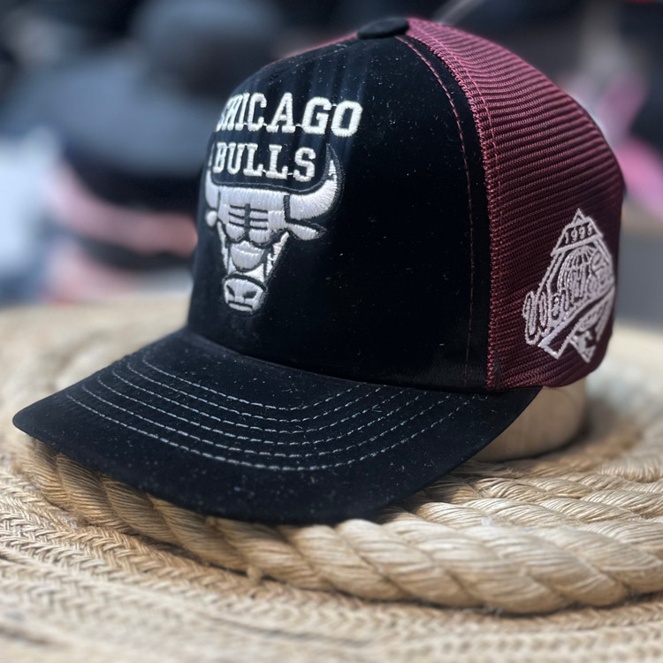 کلاه نقابدار بیسبالی مخمل پشت تور مدل Chicago Bulls