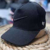 کلاه نقابدار بیسبالی ۴۷ پشت تور نایکی Nike